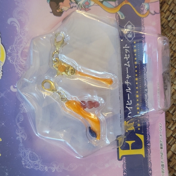 Sailor Moon Pretty Treasures High Heel/Wand Charms - Picture 2 of 6